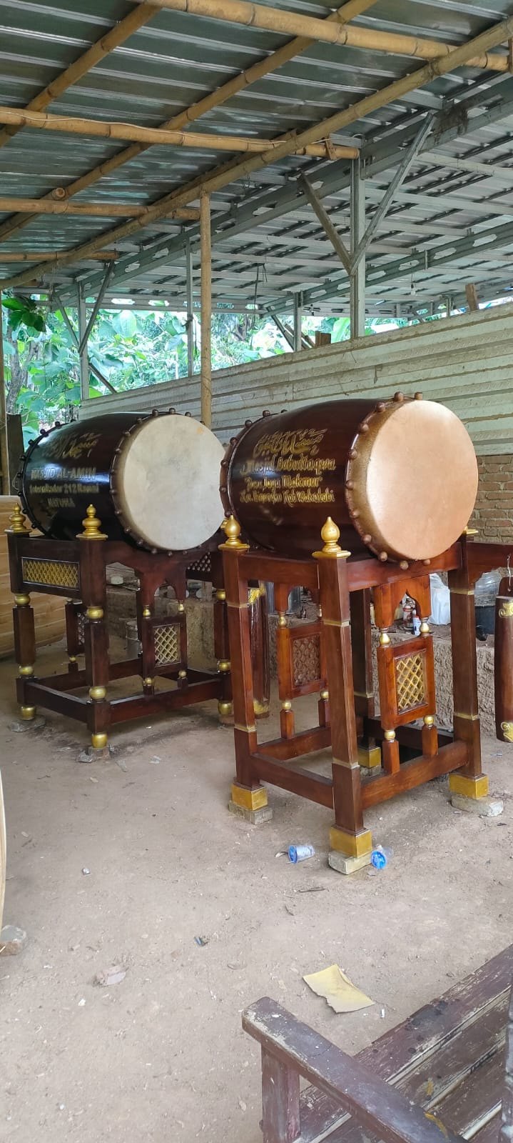 Bedug setengah jadi di workshop pengrajin Cirebon